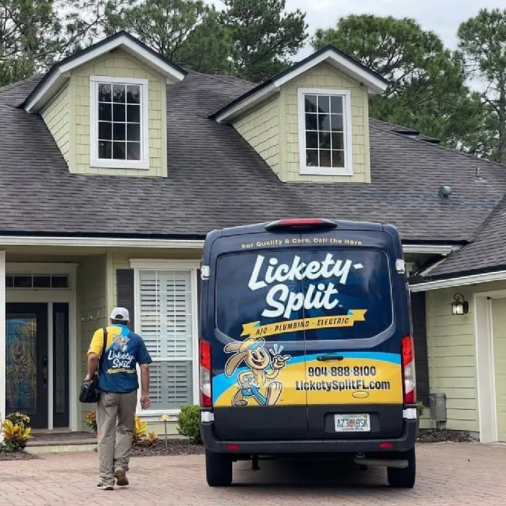 Lickety Split technician arriving at a Northeast Florida home